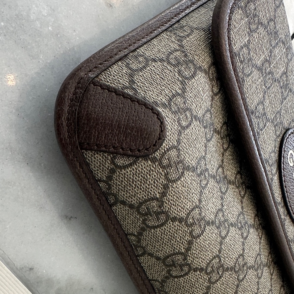 Gucci Beige Monogram Shoulder Bag with Green and Red Strap - Picture 4 of 6